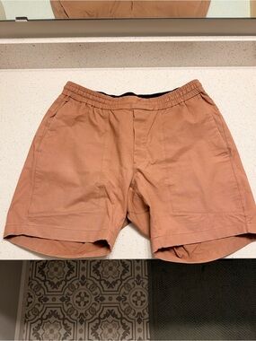 lululemon athletica Men's Rust-Toned Elastic Waist Hybrid Shorts